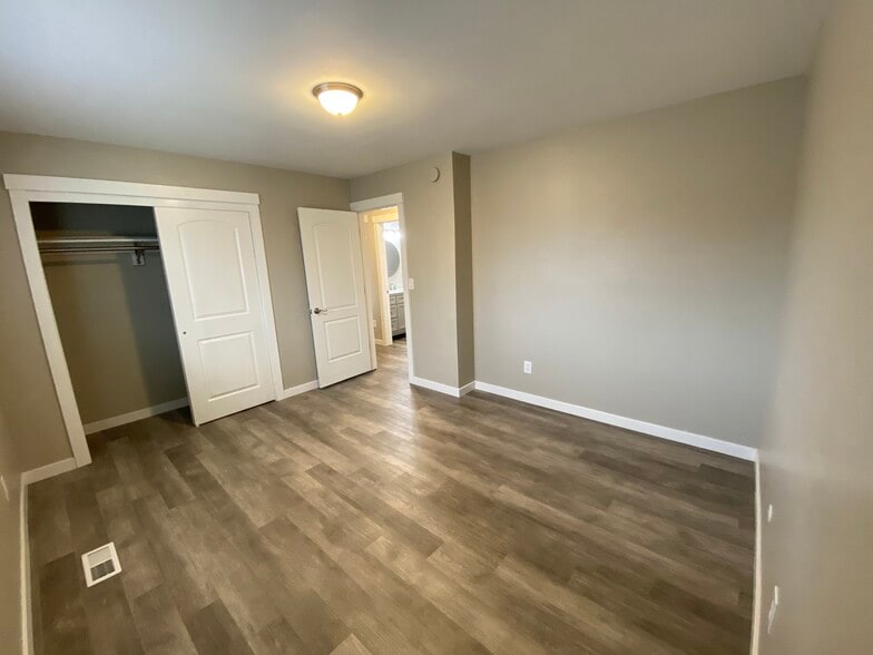 Building Photo - 373 Lakewood Dr