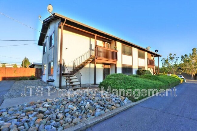 Building Photo - 319 Montrose Dr