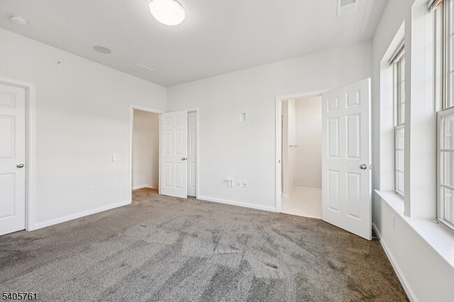 Building Photo - 32 Cortland Ct