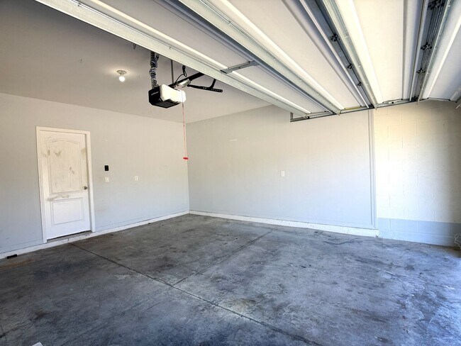 Building Photo - Move-In Ready • Lawn Care Included • Pet-Friendly!