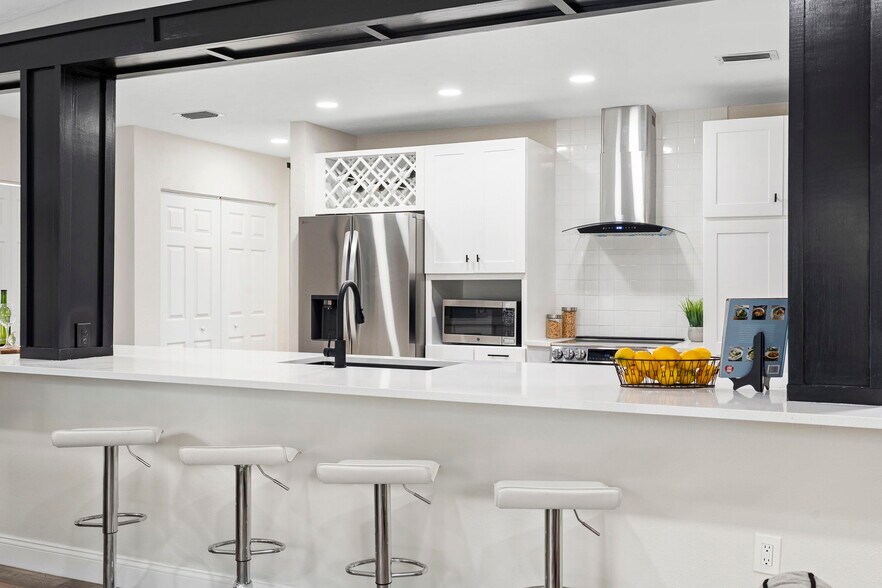 Building Photo - 505 Lake Shore Dr