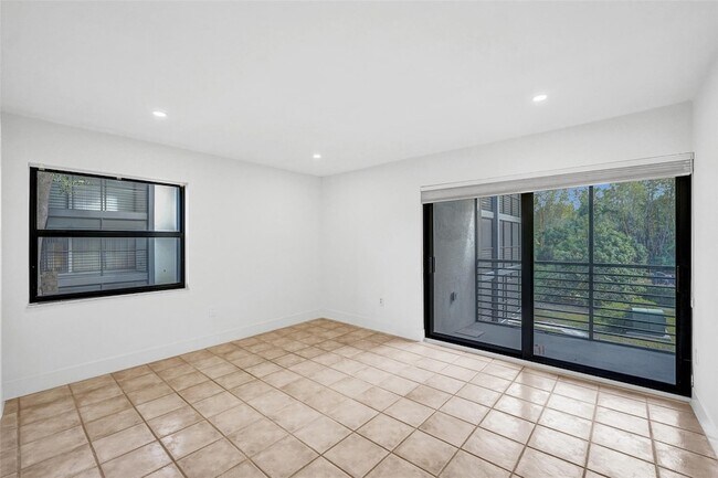 Building Photo - 4040 N Hills Dr