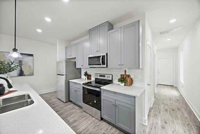 Building Photo - 8449 Furray Rd
