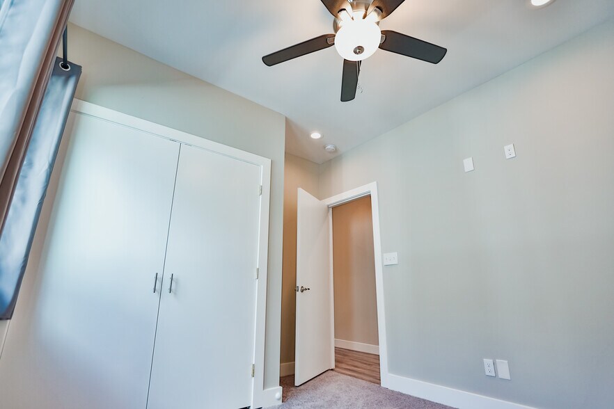 Building Photo - 3245 Dixie Dr