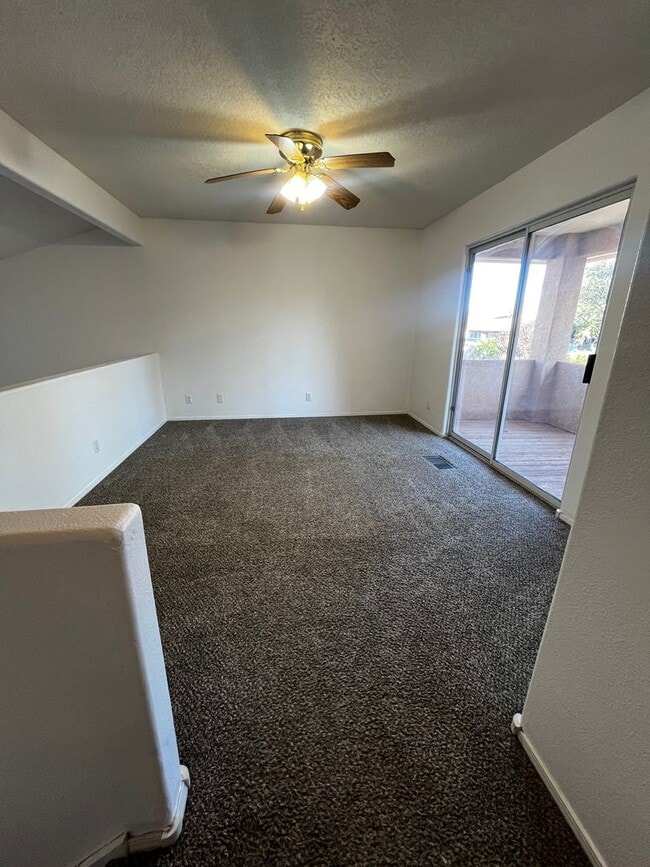 Building Photo - Beautiful 5 bedroom home located in Rio Rancho - Northern and Broadmoor 2200 sq ft