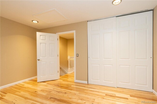 Building Photo - Beautiful Two Bedroom Two Bath Townhome in Indian Creek