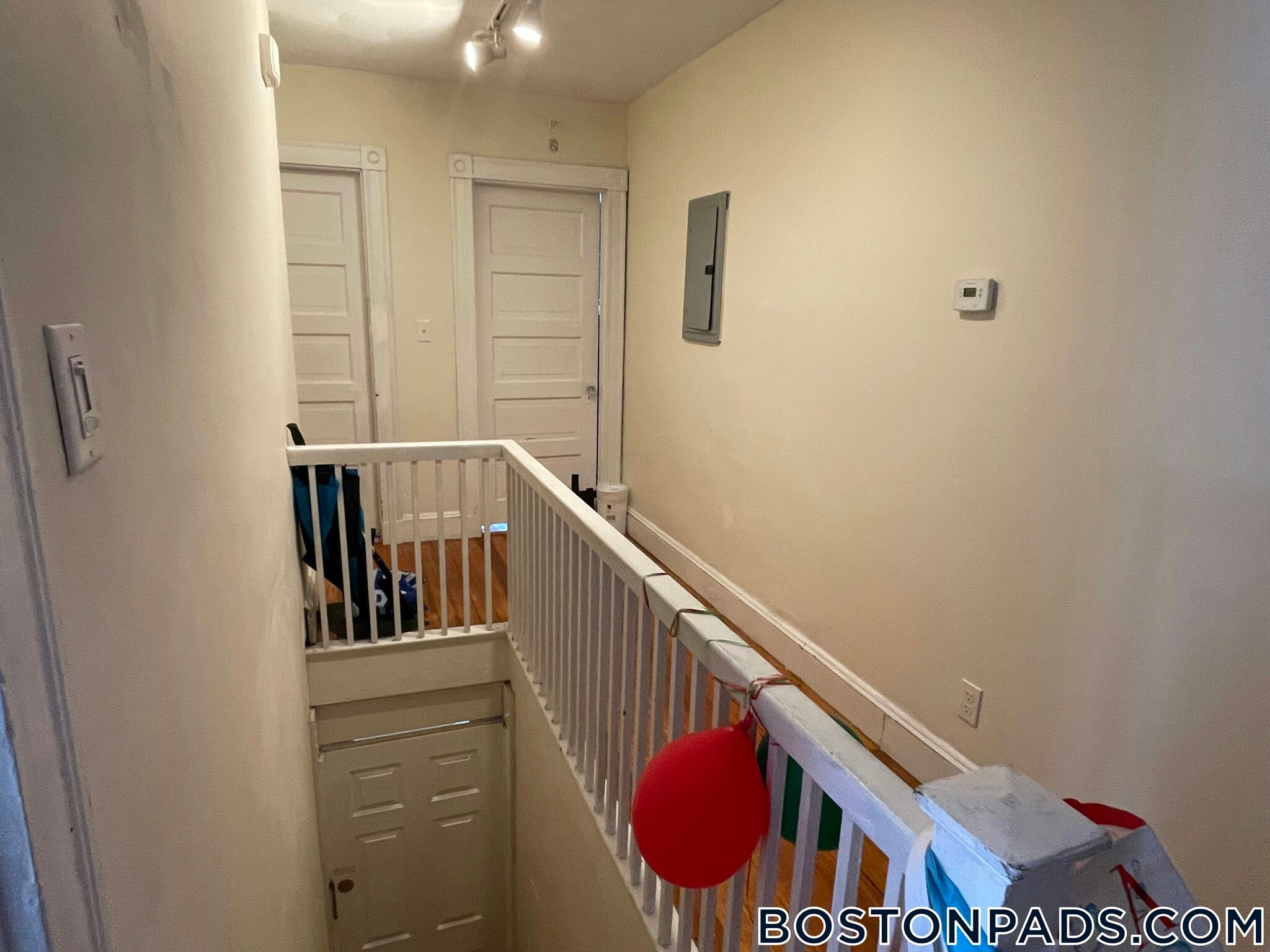 Building Photo - 354 Main St