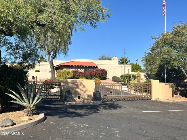 Building Photo - 11022 N Indigo Dr