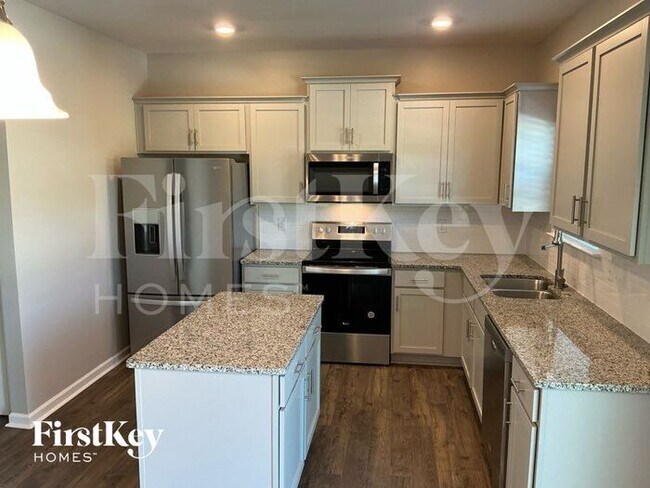 Building Photo - 715 Saddlebred Ln