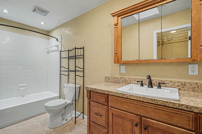 Building Photo - Recently updated 3 bedroom/2 bath home for rent