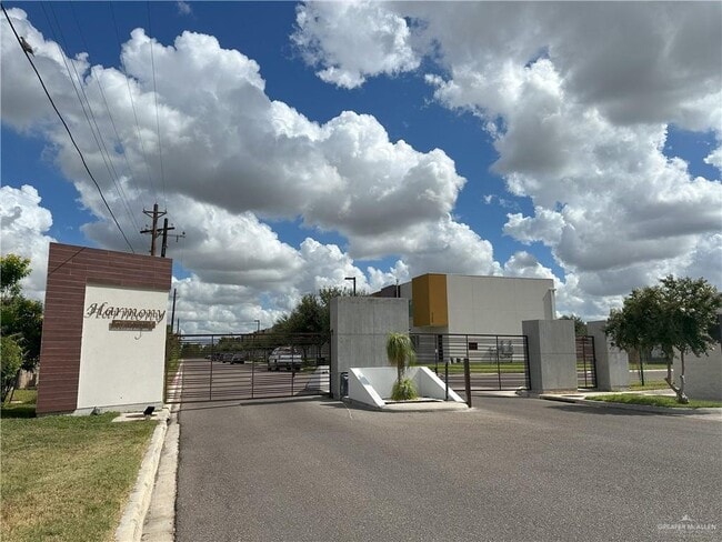 Building Photo - 2600 Mimosa St