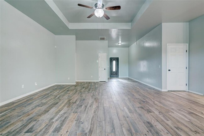 Building Photo - 2023 Westbury Dr