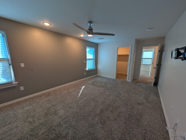 Building Photo - 517 La Entrada Cir