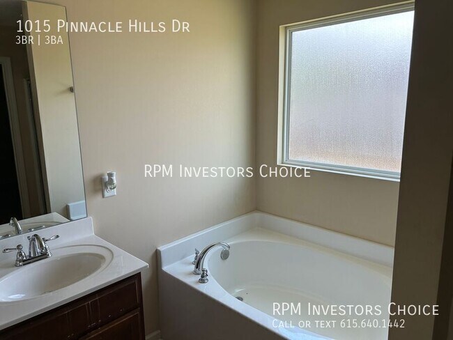 Building Photo - 1015 Pinnacle Hills Drive