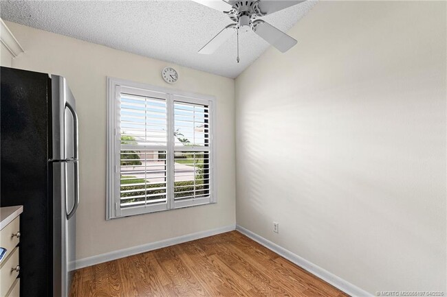 Building Photo - 7711 SE Sugar Sand Cir