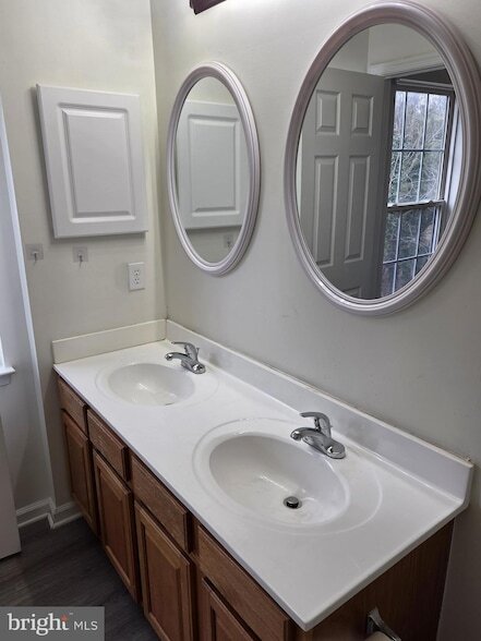 Building Photo - 612 Pendleton Ln