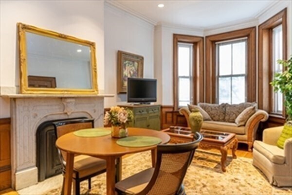 Building Photo - 1609 Tremont St