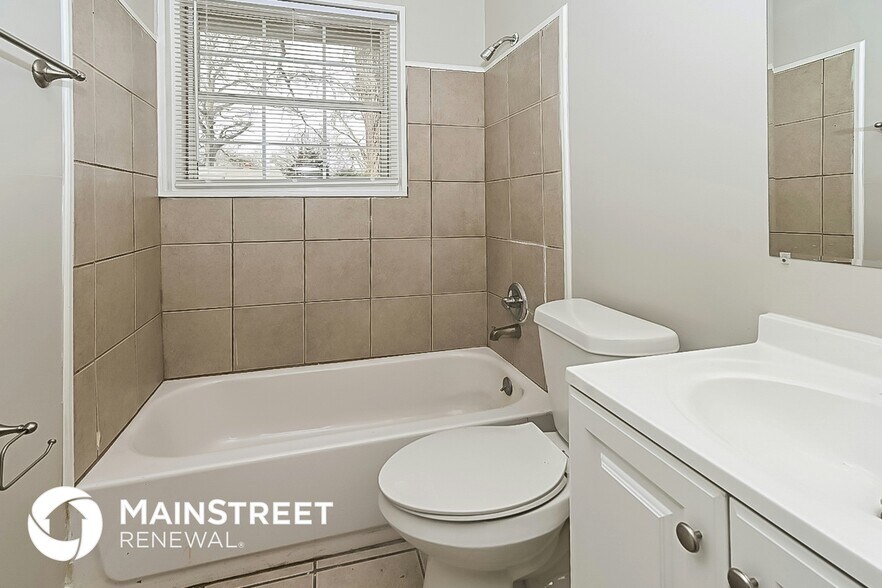 Building Photo - 1058 Avon Rd