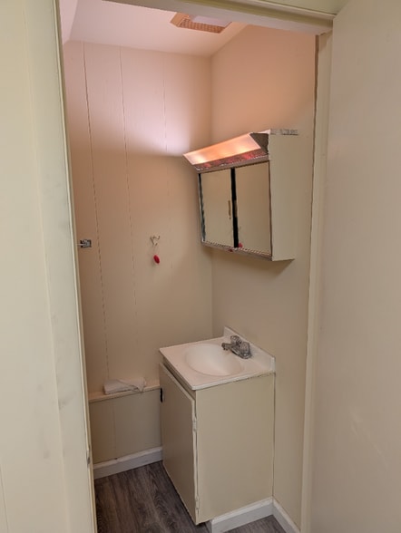 Building Photo - 518 N Main Ave