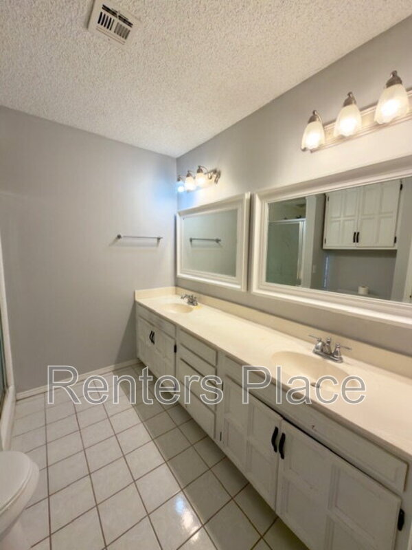 Building Photo - 6824 E 95th St