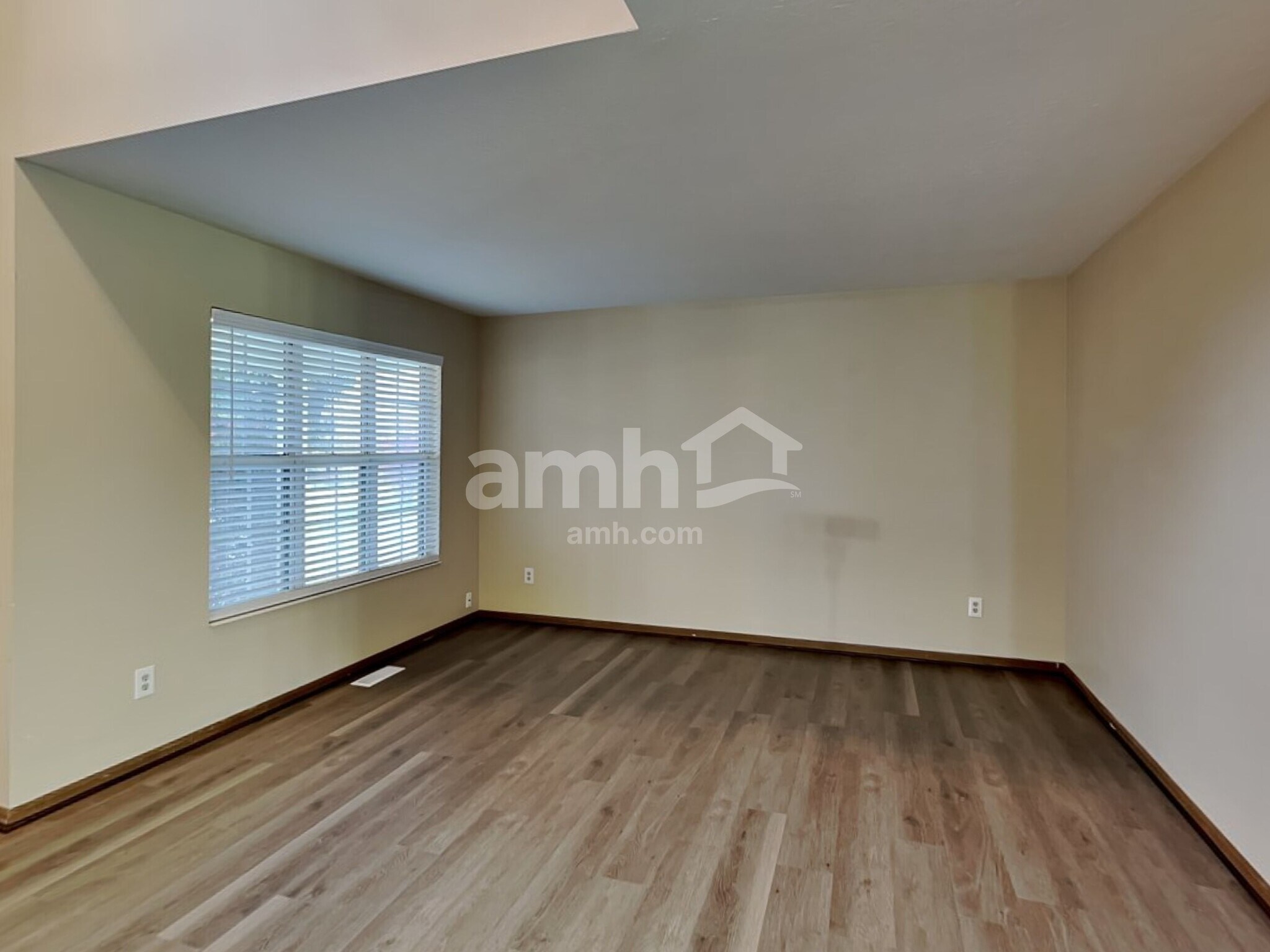 Building Photo - 1209 Nottingham Rd