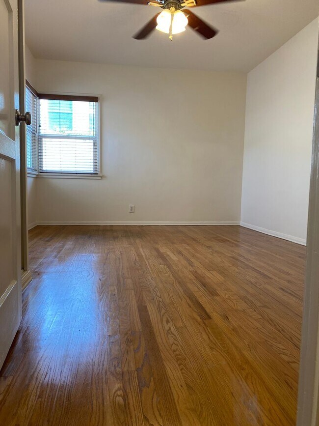 Building Photo - 2406 Grandview Ave