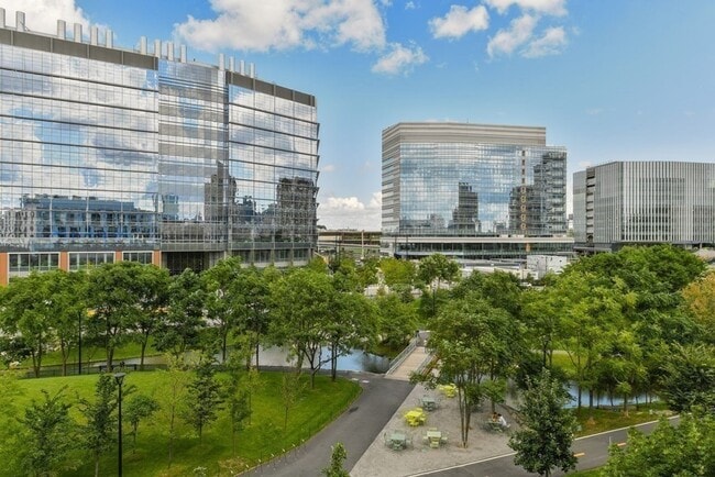 Building Photo - 2 Earhart St