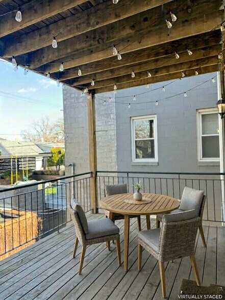 Building Photo - 2212 W Huron St