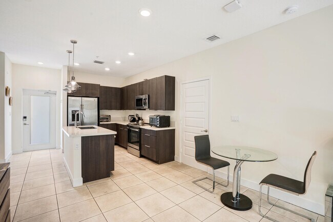 Building Photo - 4725 NW 85th Ave