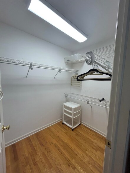 Building Photo - 302 Grand Ridge Dr