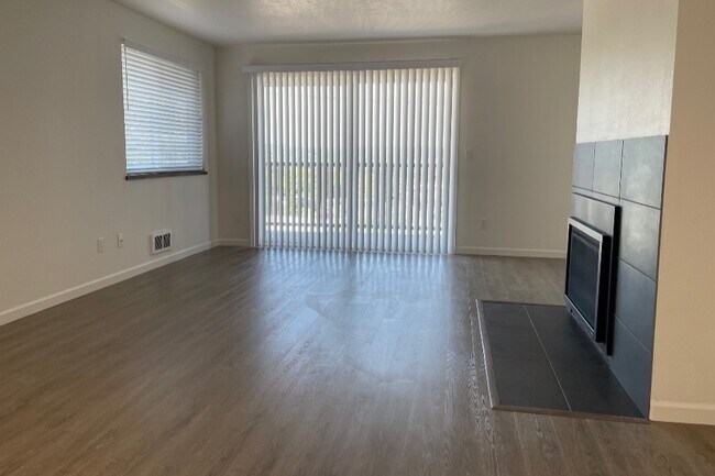 Building Photo - Golden View Apartments