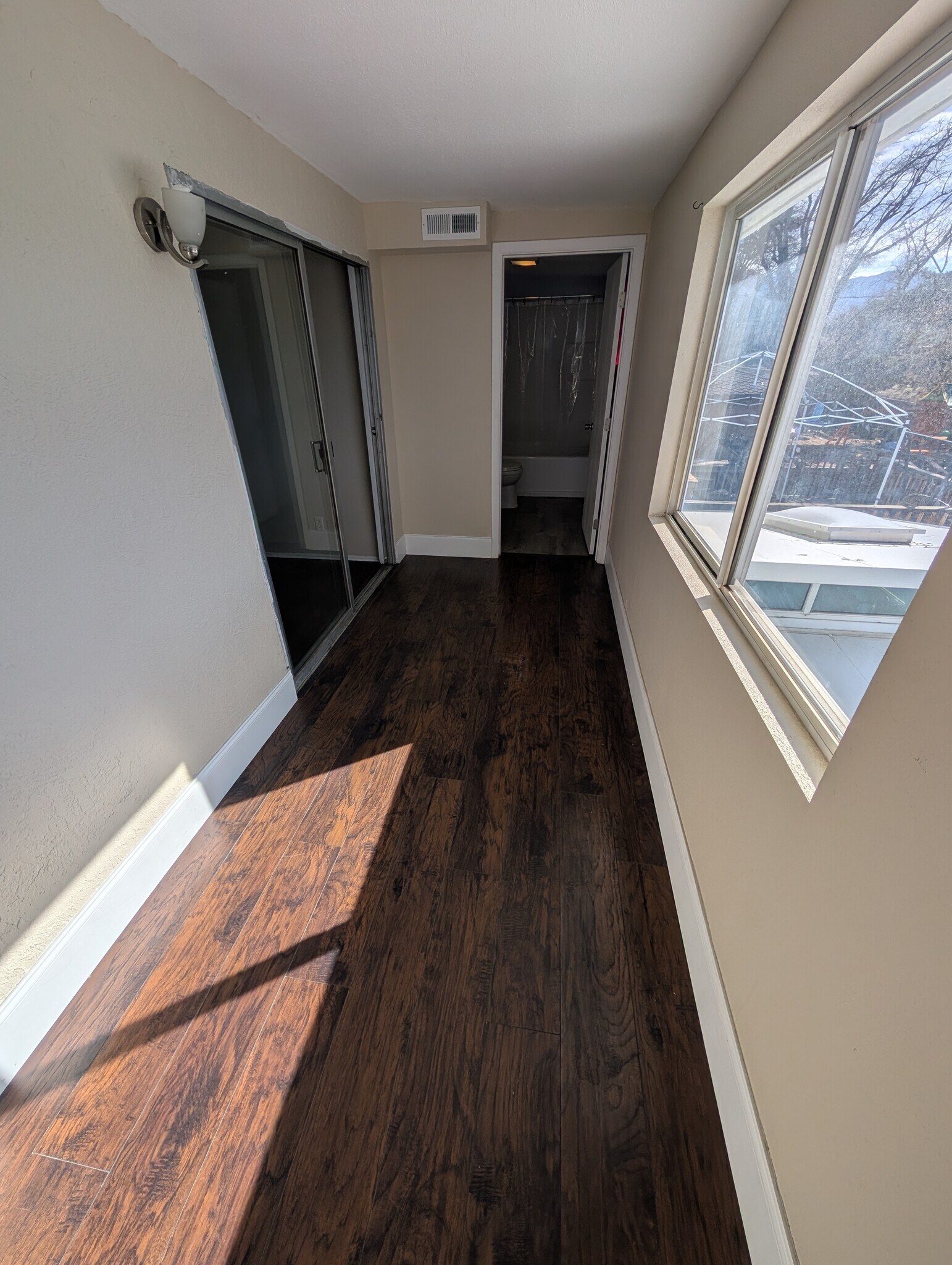 Building Photo - 8912 Bellehaven Ave NE