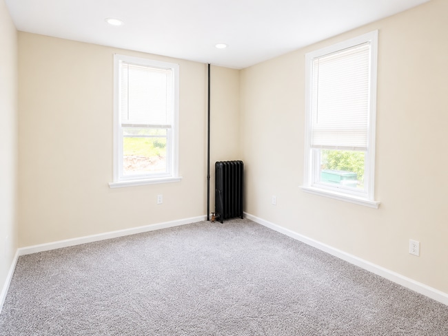 Building Photo - 2012 Russell Ave, Unit A3  1 Bedroom | 1 Bathroom | $1,195/Month