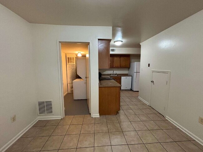 Building Photo - Charming Townhome in Prime Annandale Location