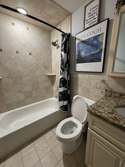 Main bath - 746 Bergen St