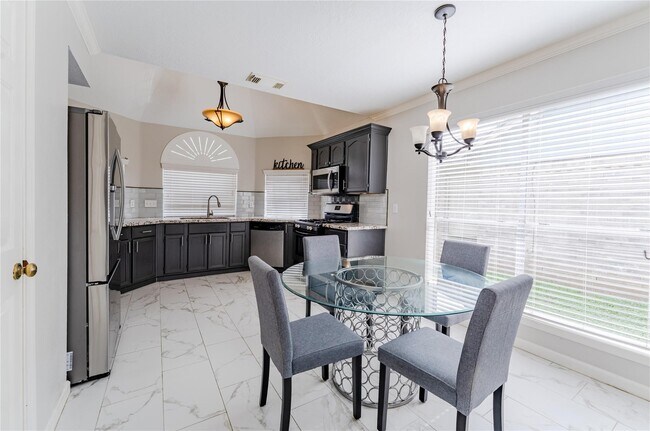 Building Photo - 3022 Norwich St