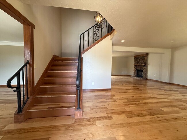 Building Photo - 5BD/4BA/3 car garage w Flat Yard Cheyenne ...