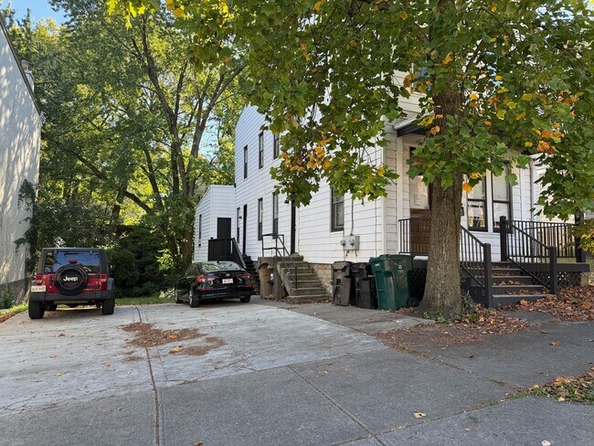 Building Photo - 451 Warner St