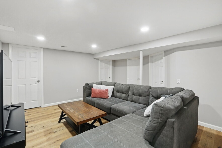 Building Photo - 2514 Woodlynn Ave