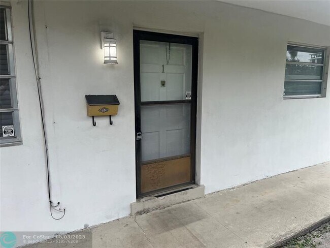 Building Photo - 222 NE 23rd Ave