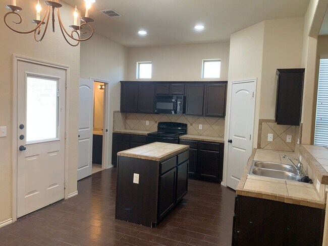 Building Photo - 3/2.5/2 in Creekside Crossing / 2 Stories ...