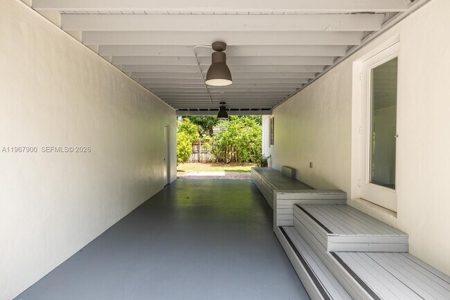 Building Photo - 801 NE 118th St