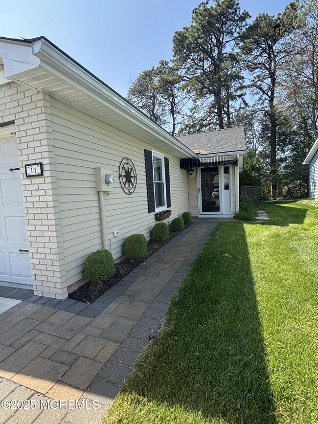Building Photo - 11 Rushmore Dr