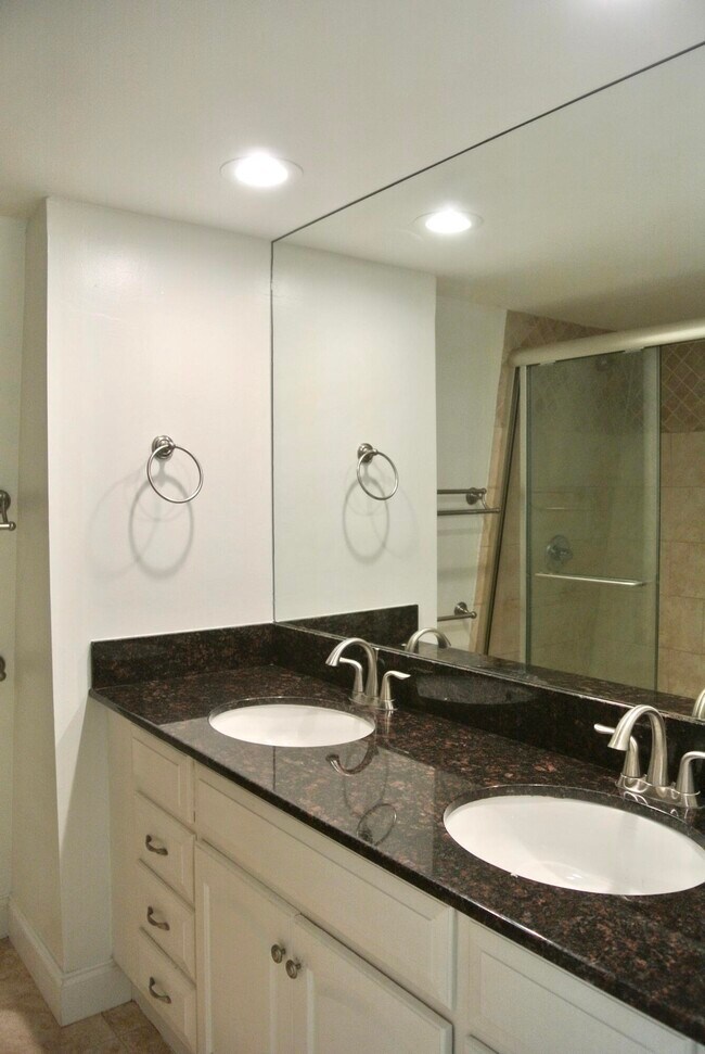 Building Photo - 121 Ocean Cove Dr