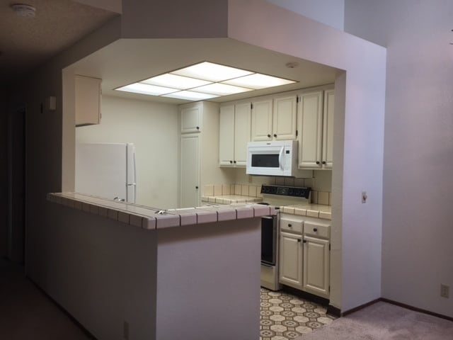 Building Photo - Lovely, Light-Filled 2 Bedroom, 2 Bath Condo