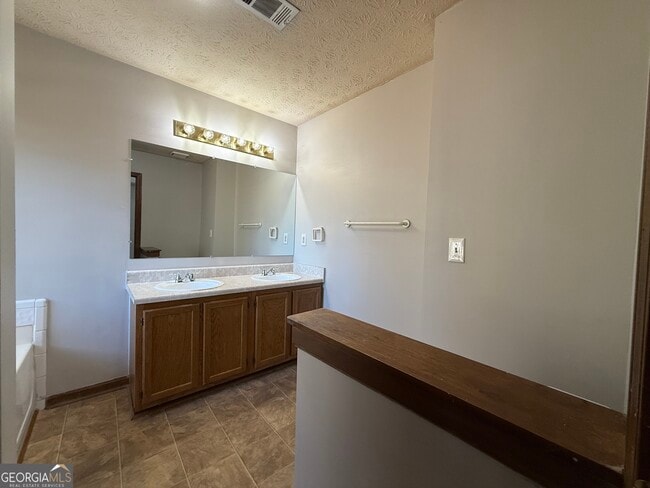 Building Photo - 235 Whirlwind Ct