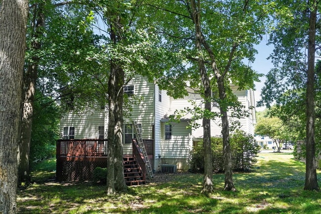 Building Photo - 3006 Freedom Ct N