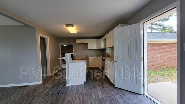 Building Photo - 104 Madison Cir