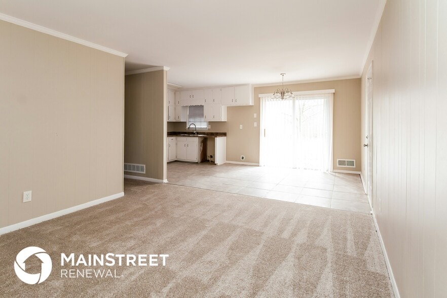 Building Photo - 892 Oak Dr