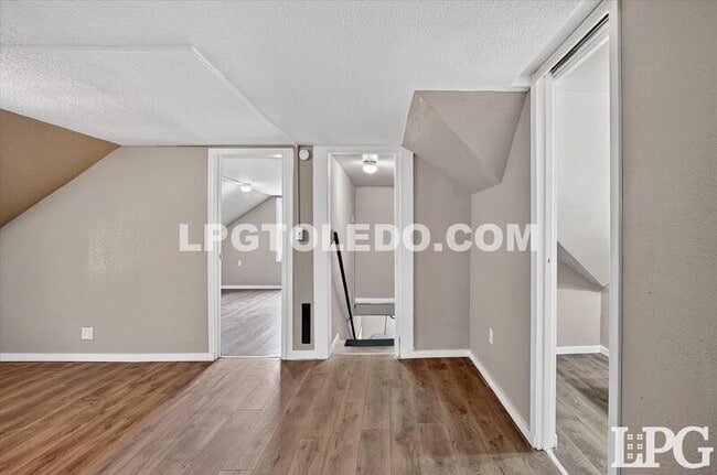 Building Photo - 3905 Peru St